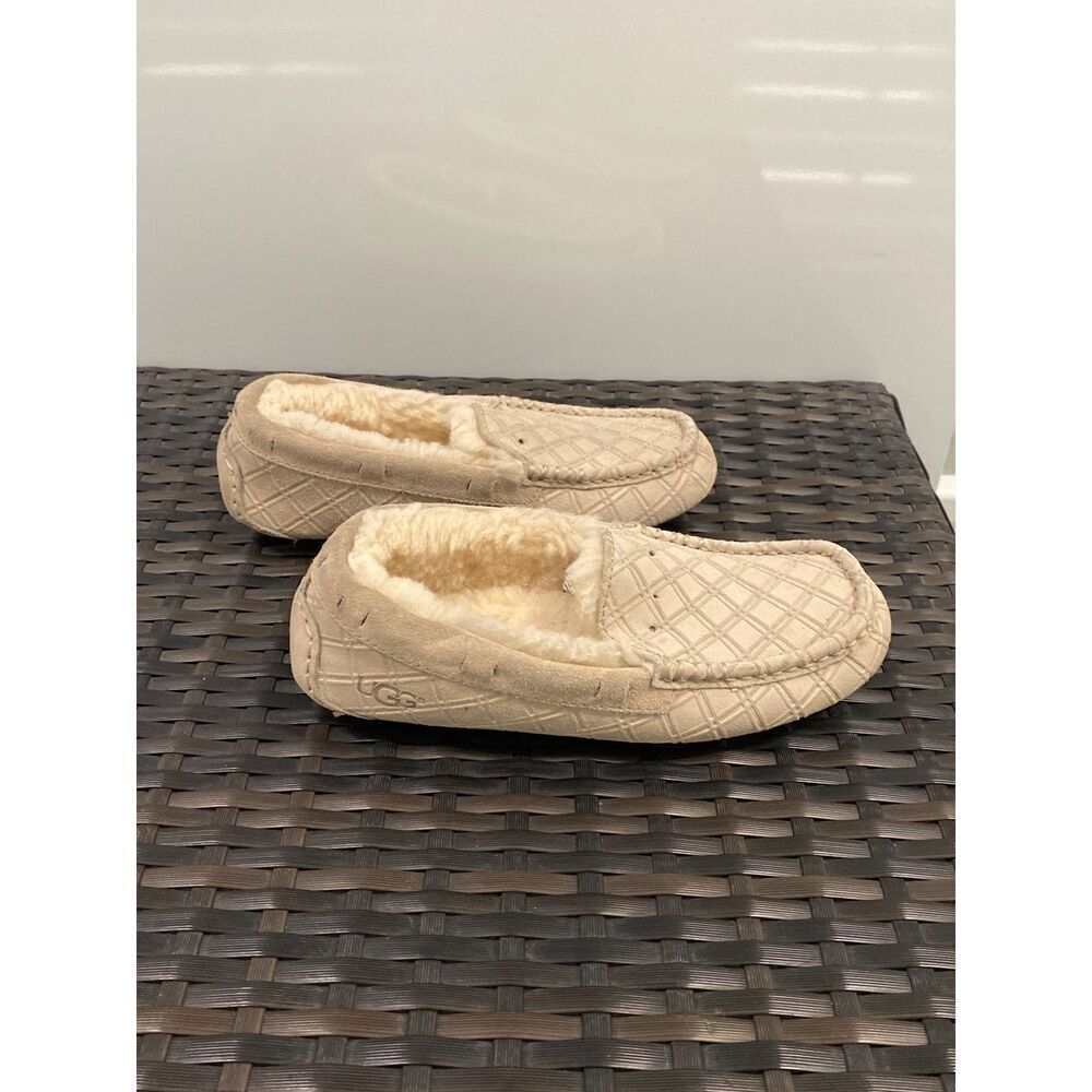 UGGs moccasin Women’s size 6